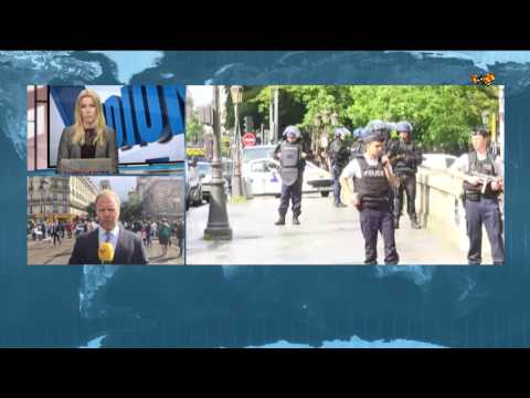 Video: De Attackerar En Polis Med En Hammare