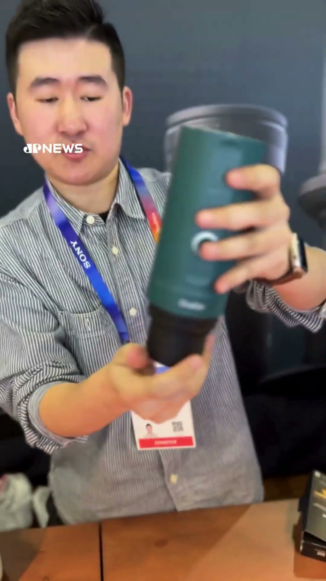 Descubra a cafeteira portátil sem fio compatível com qualquer cápsula