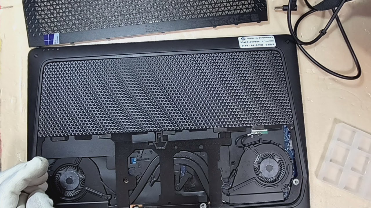 HP Zbook Studio G3 HSTNN C88C 2 分解 Disassembly - YouTube