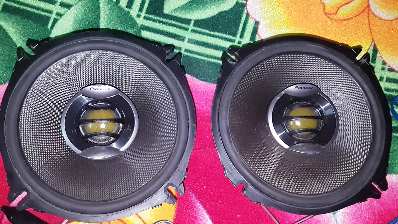 Pioneer carrozzeria MVH5200 Head Unit & TSD1702R Speakers excellent