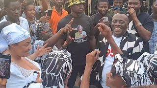 Eii... Akrob3to is a serious entertainer, look at what he did at Matilda Asare Mother's Funeral