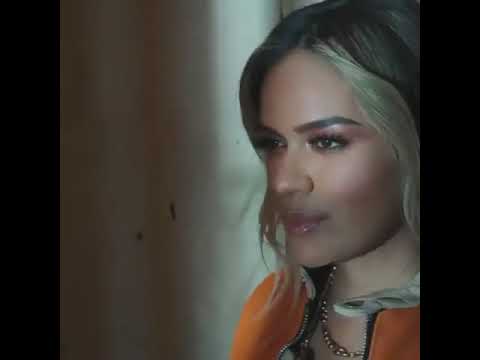 Video: Karol G Stars Uues Urban Decay Commercialis