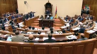 Parlement Walk out de lopposition apr s lexpulsion de B renger et des d put s MMM