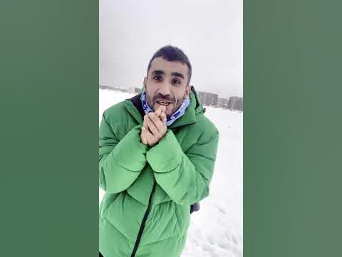 Мемы приколы над друзьями. Смешные приколы над друзьями. Подшучивать над приятелем. Когда твой друг пошутил. Люди дурачатся.