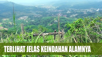 Uitzicht op het natuurlijke landschap over de bergen