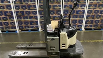 How to operate an electric pallet jack get hired for your next job! #palletjack #fyp