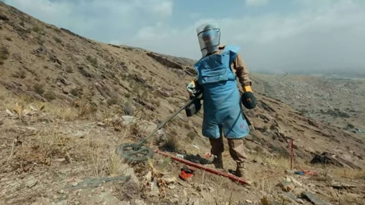 В основе профессии, где жизнь висит на волоске