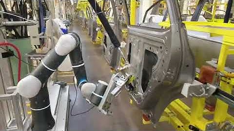 Flexiv Robot Applying Glue to Car Door using Line Tracking