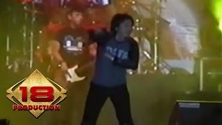 Caffein - Tiga Kata (Live Cirebon 16 Agustus 2006)