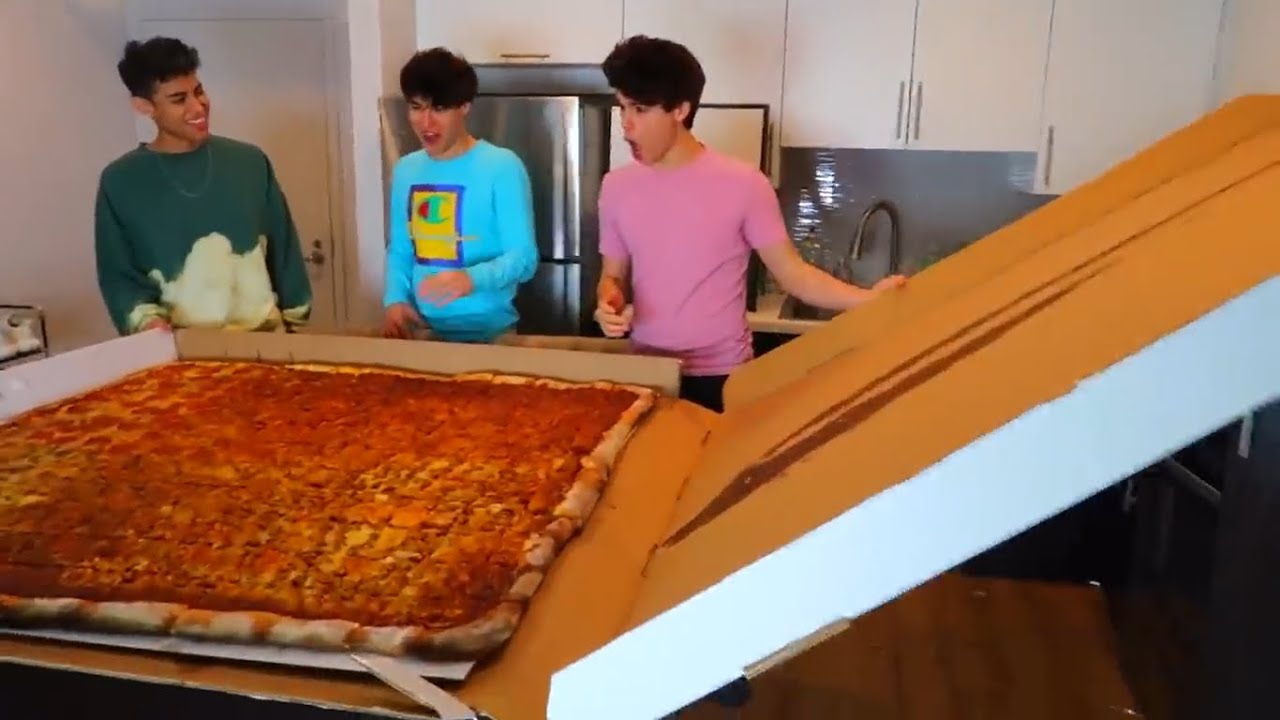 EATING THE WORLD'S LARGEST PIZZA - YouTube