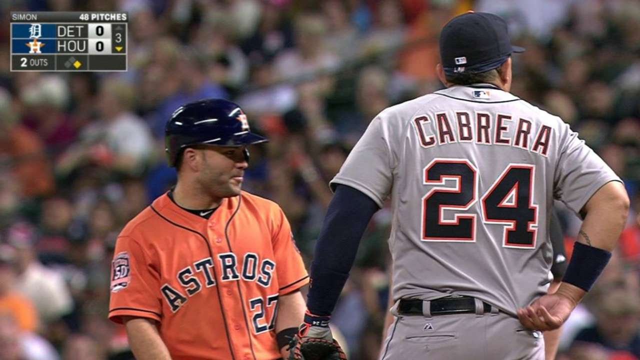 Altuve, Cabrera untuck each other's jerseys 