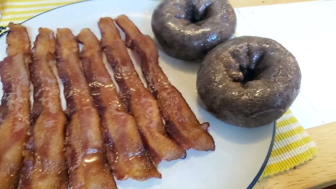 Bacon 🥓 and chocolate glazed donuts 🍩 (04/29/2023)