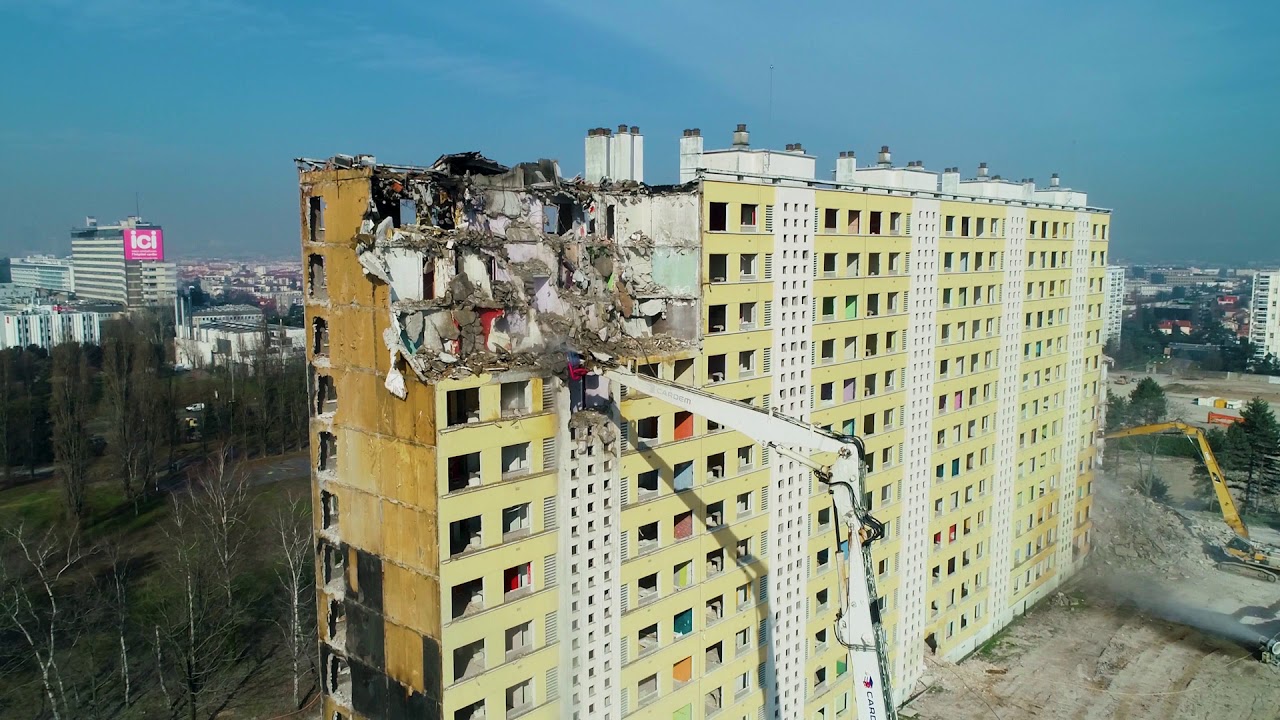 CARDEM démolit l'ancienne caserne Raby de Bron (69)