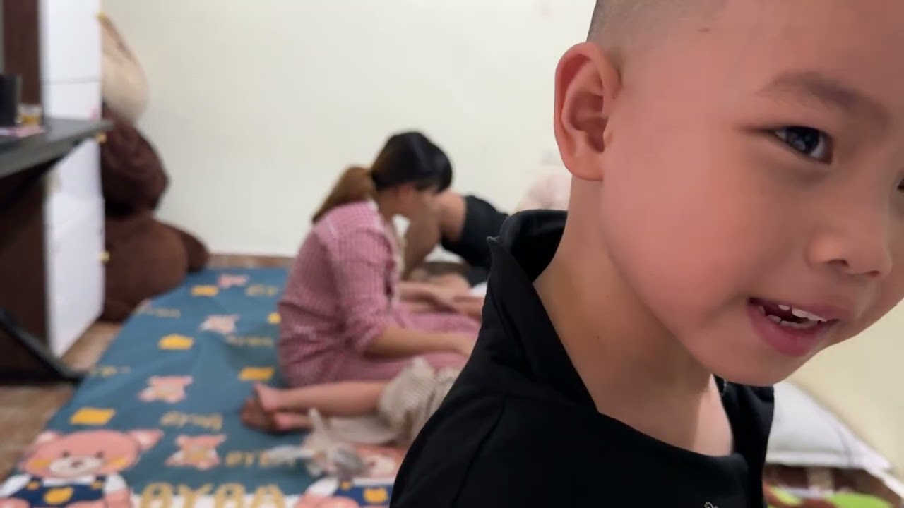 Anh Còi Nghỉ Chạy Xe Để Mua Thuốc Lên Cho Chị Sen