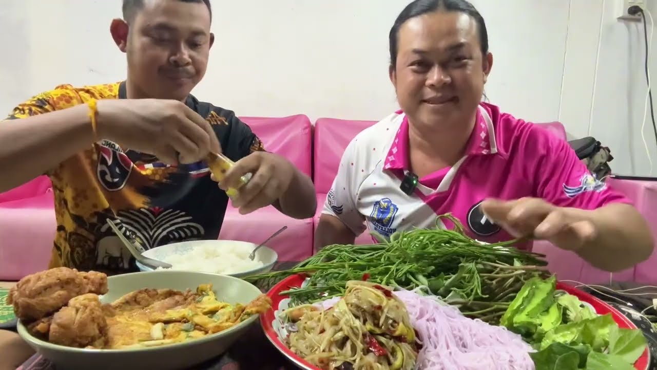ส้มตำเผ็ดๆแซ่บๆกินคู่กับขนมจีน