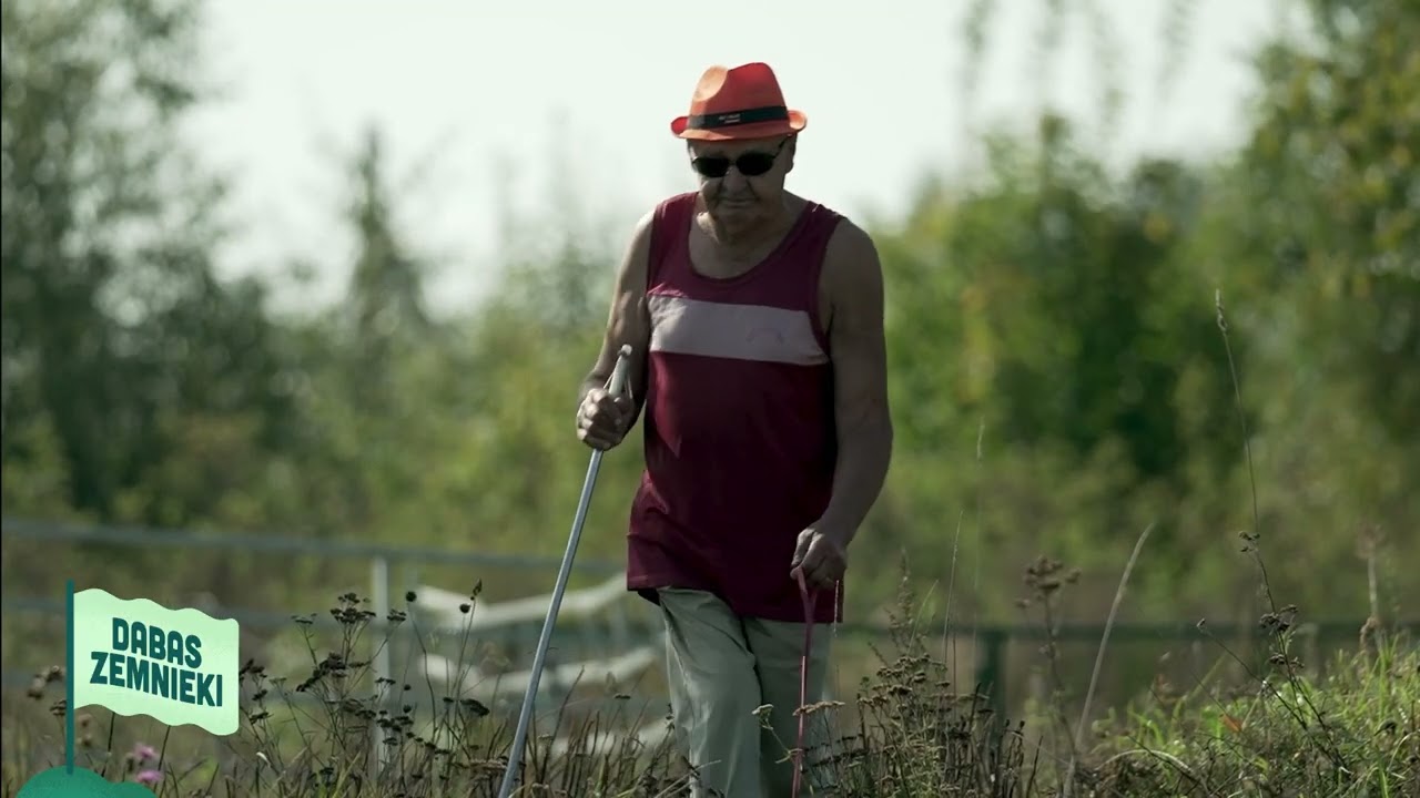 Dabas zemnieks Normunds Nīcgals no saimniecības 