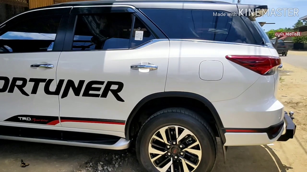 Cutting Sticker Mobil Nama Fortuner TRD 2020 Di Samping