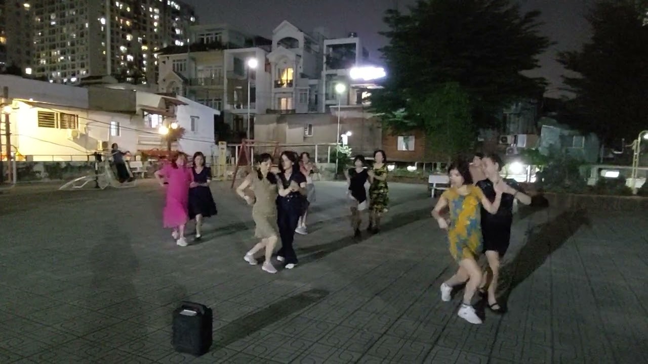 Vui khỏe mãi xanh say một đời vì em