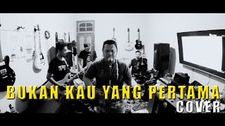 Download Bukan Kau Yang Pertama - Meriam Bellina Cover Lawas Video MP3 Bukan Kau Yang Pertama - Meriam Bellina Cover Lawas