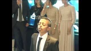 Video voorbeeld van ""meleh malhey hamlahim".  rare performance bar mitzvah boy."