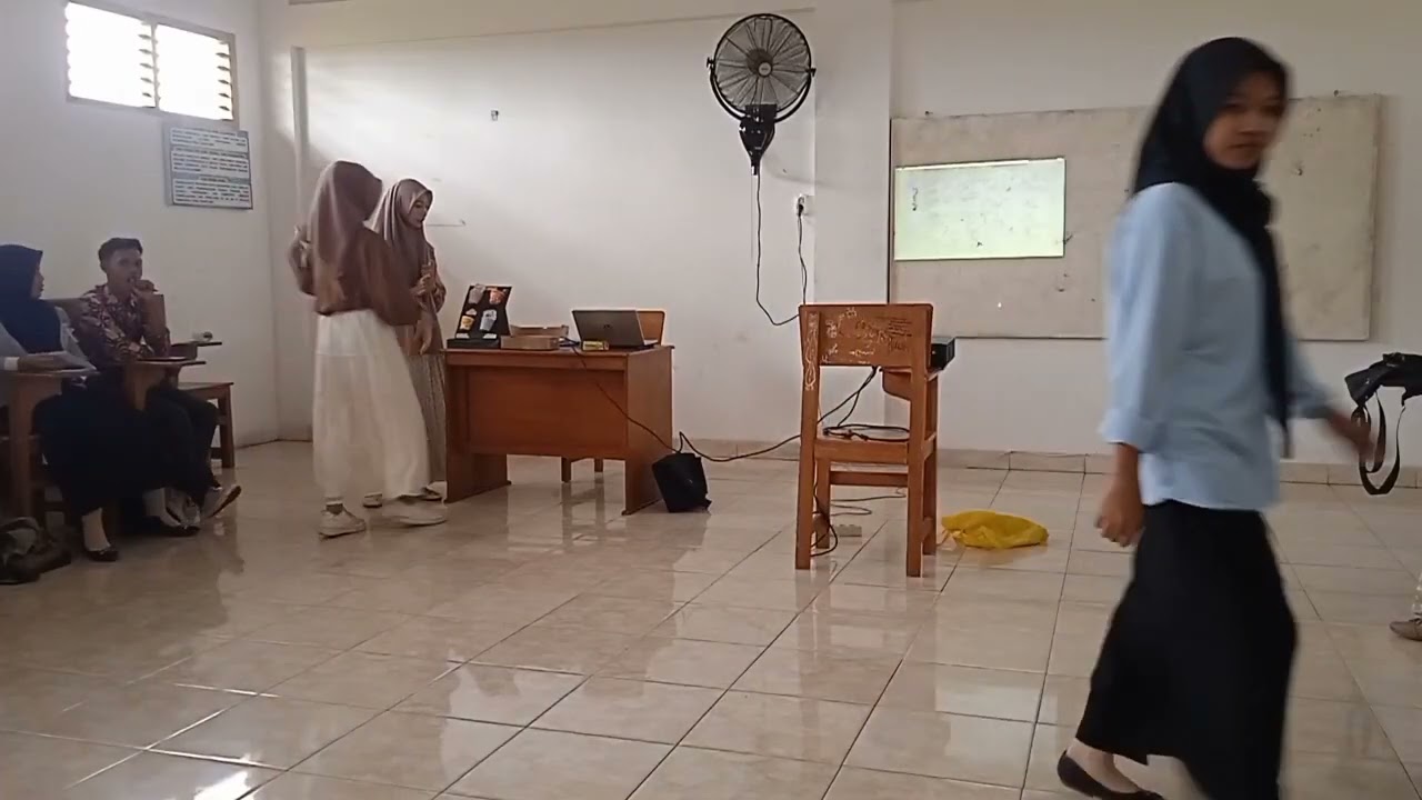 Izza Hanifa204230256,simulasi MK mikroticing mapel PKN