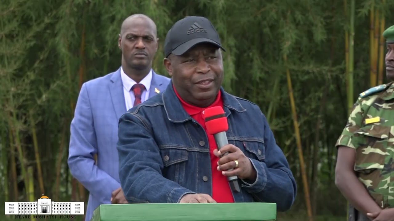 Nyenicubahiro Evariste Ndayishimiye yashikirije inzu za kijambere imiryango y'Abatwa i Mukike