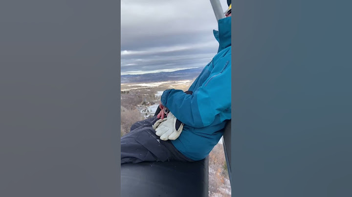 Messing with people on a chairlift 😂 #shorts #theskiman #pranks #funny #skiing