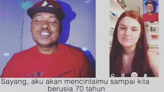 Anak Papua Video Call dengan Bule