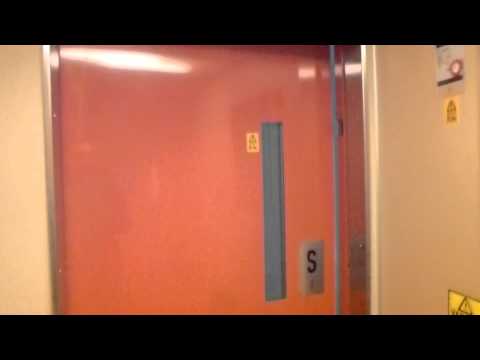 Old KONE Traction elevator @ Paviljongvägen 24, Nacka