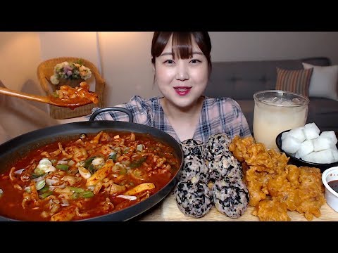 매콤한 국물 닭발 떠먹기 매콤똥집튀김 주먹밥 먹방 Spicy <strong>Sauce</strong> Chicken Feet mukbang Eating <strong>show</strong>