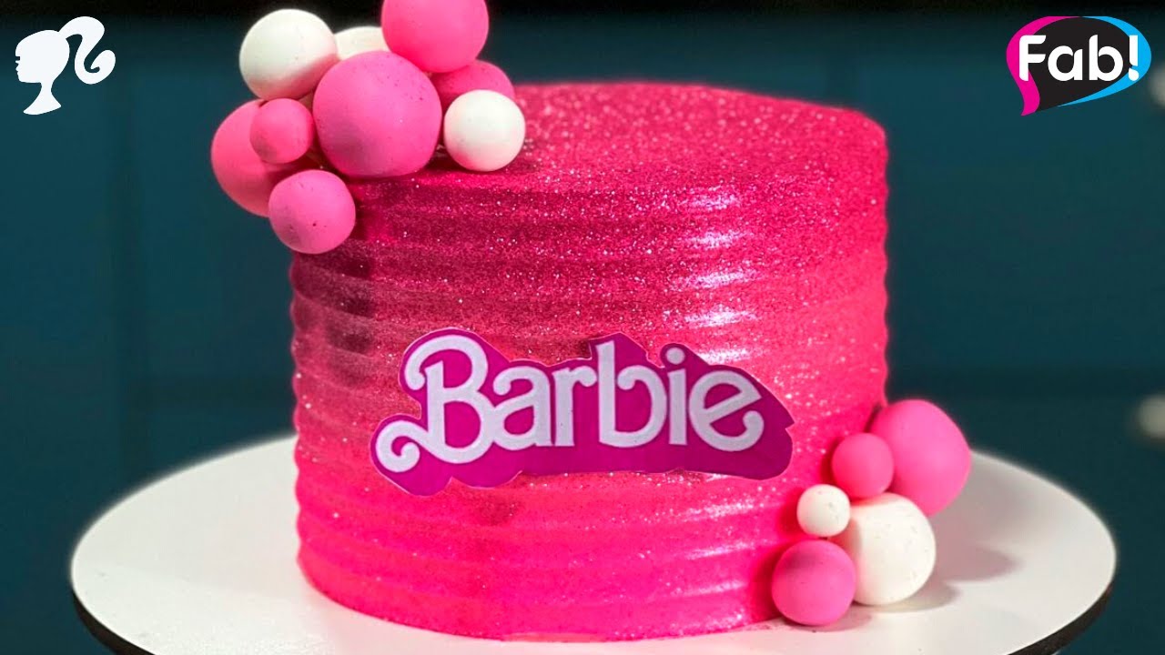 Bolo rosa pink com glitter magenta, tema da Barbie. #bolobarbie