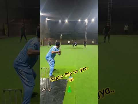 Bowler Slip Ho gya...#cricket #shorts #cricketlover #fyp #trending #reels #fun #friends #love #game