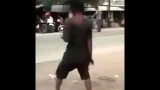 Viral lucu di WA Orang Gila wong edan kui bebas sambil joget lagunya lucu,tonton sampai habis!Ngakak