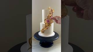 Decorate a wedding cake with me 🫶🏼✨ all techniques can be found on my channel! 🤍