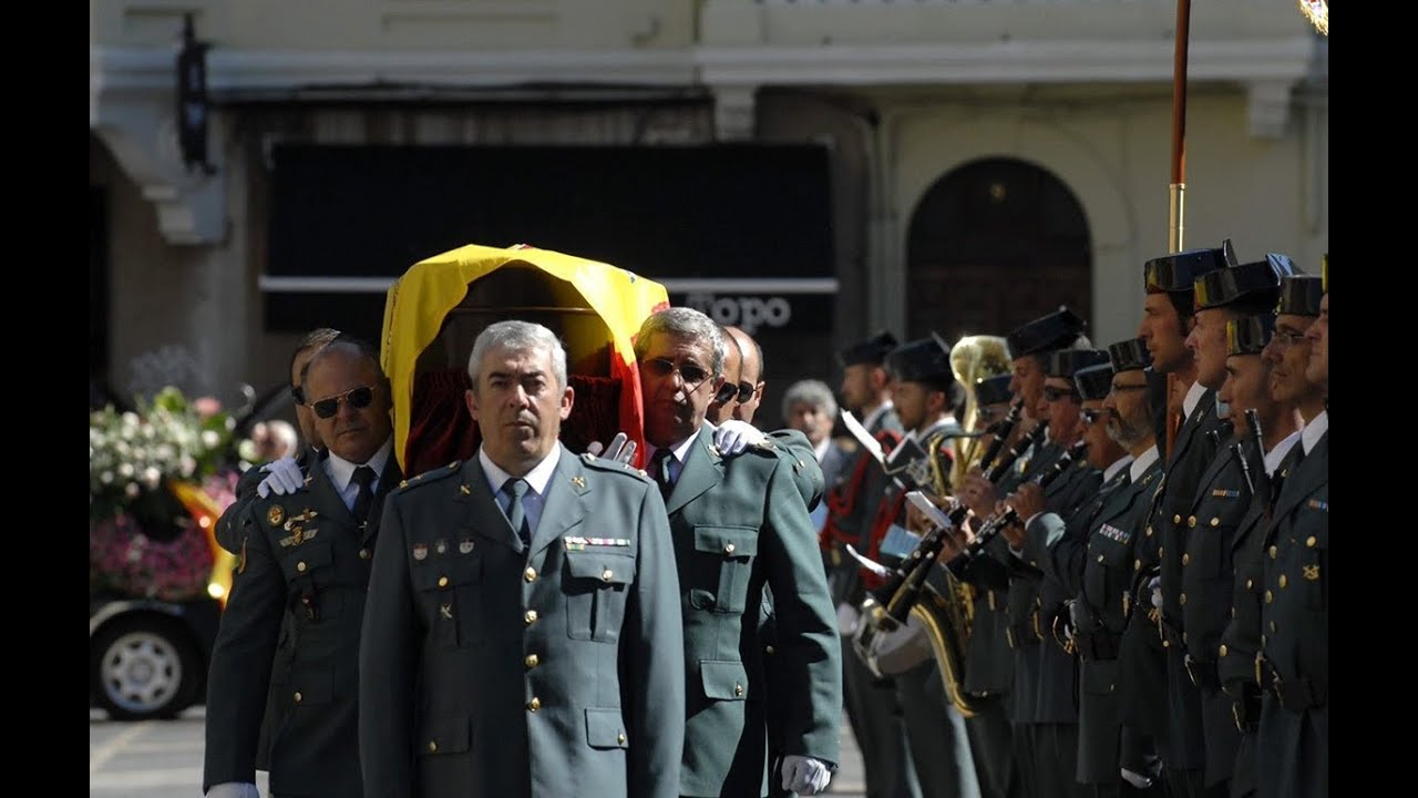 Cientos de personas despiden a los tres guardias civiles muertos en León