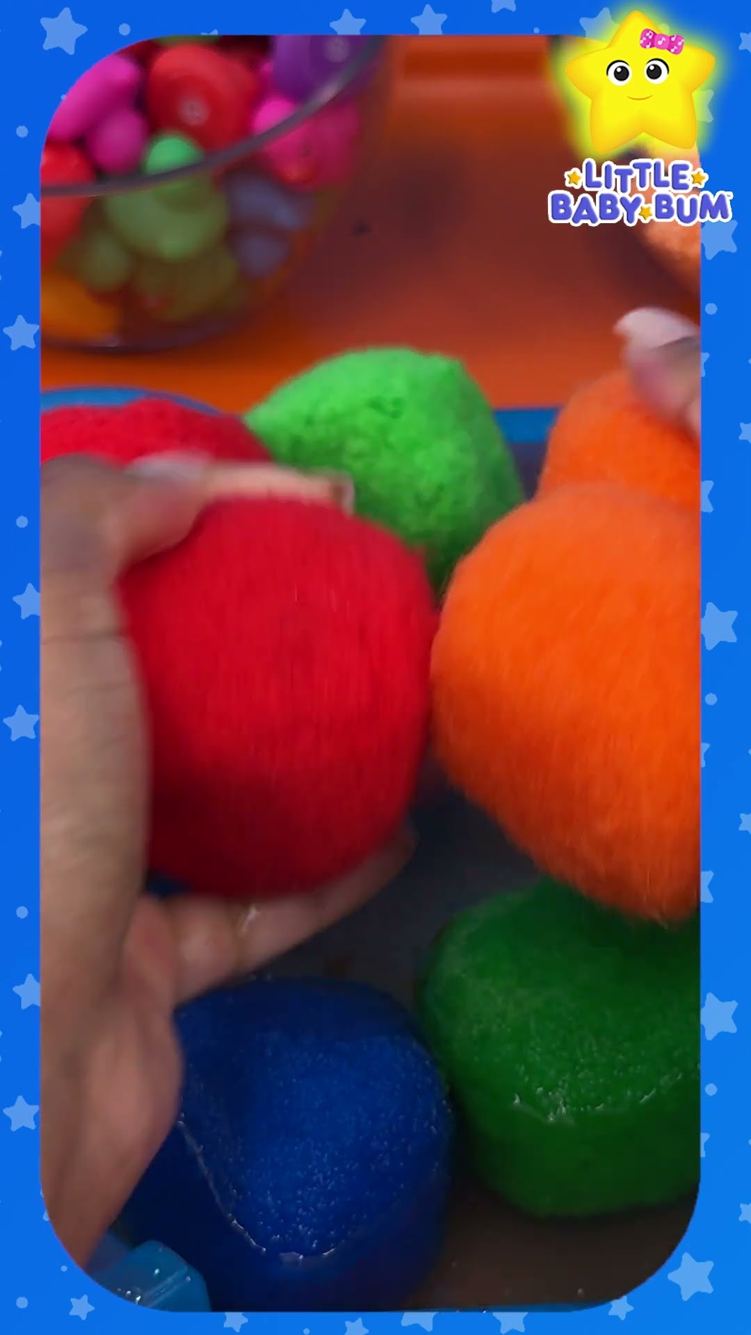 Esponjas de agua sensoriales ??| #CancionesInfantiles #LittleBabyBum