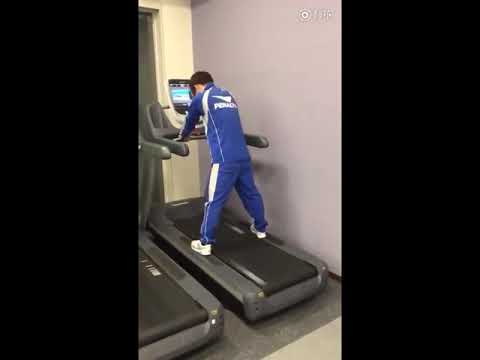 Guy gets pants pulled down by tread mill