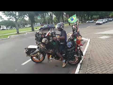Em Maringá, Jesus pilota moto que tem até churrasqueira pendurada