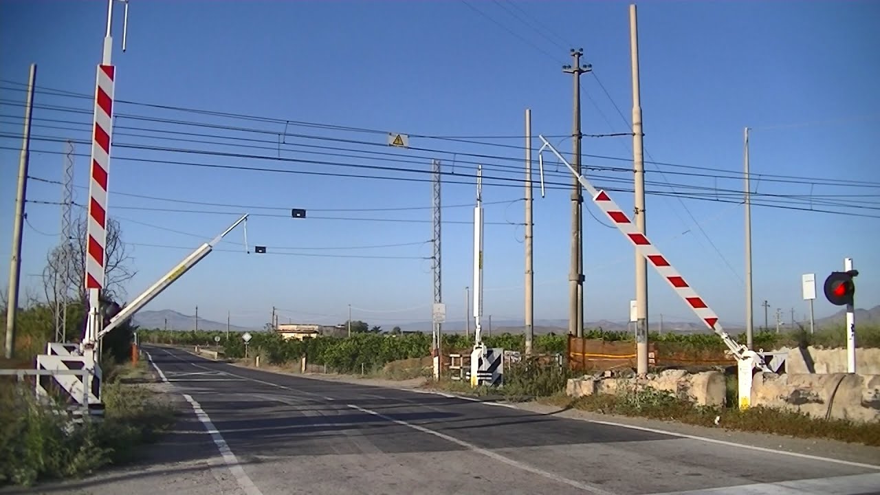 Spoorwegovergang Gerbini (I) // Railroad crossing // Passaggio a livello