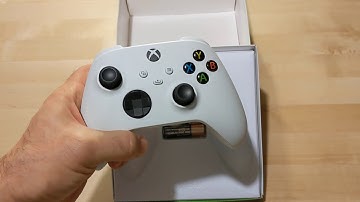 Unboxing the Xbox Series X Controller in Robot White