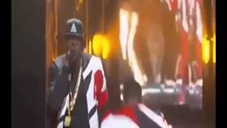 P Diddy Falls into stage at - BET AWARDS 2015 - #BETAWARDS \\