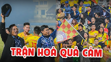 Bầu Đoan và các cầu thủ Đông Á Thanh Hoá ăn mừng cùng CĐV sau trận hoà vs Hà Nội FC