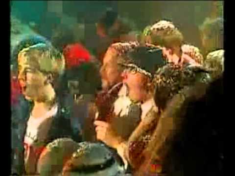 Andr van Duin - Er staat een paard in de gang