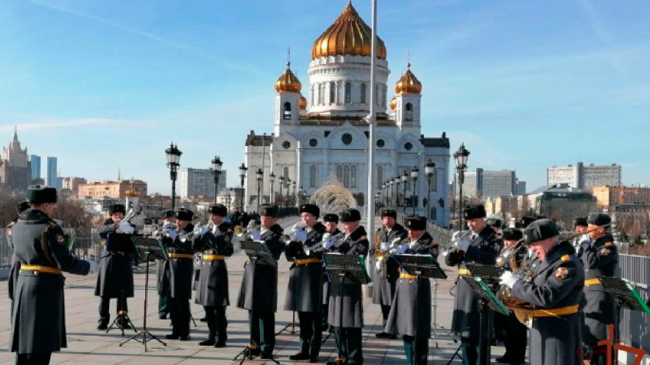 Росгвардейцы поздравили женщин в 8 марта в Москве