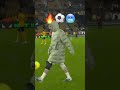 Cole Palmer y su forma "cool" de llevarse el balón de su Hat-Trick a casa 🥶⚽️(Vía @chelsea/IG)