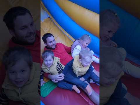 приболели, как раз никого не на батуте 👌😁 #двойняшки #дети #семья #3года
