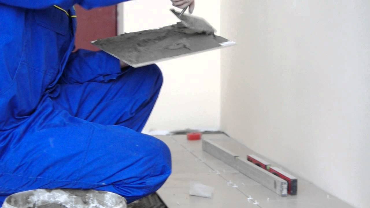 Монтаж кафеля на пол - YouTube