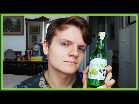 Пробую корейский соджу и Pocari Sweat / ПОЧТИ МУКБАНГ