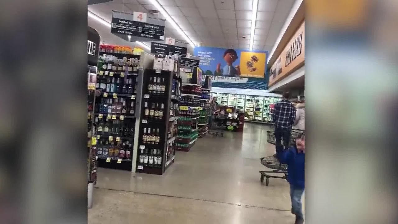 Deer runs through grocery store - YouTube