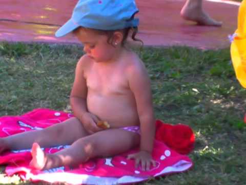 Bebe Qui Dort Assis Youtube